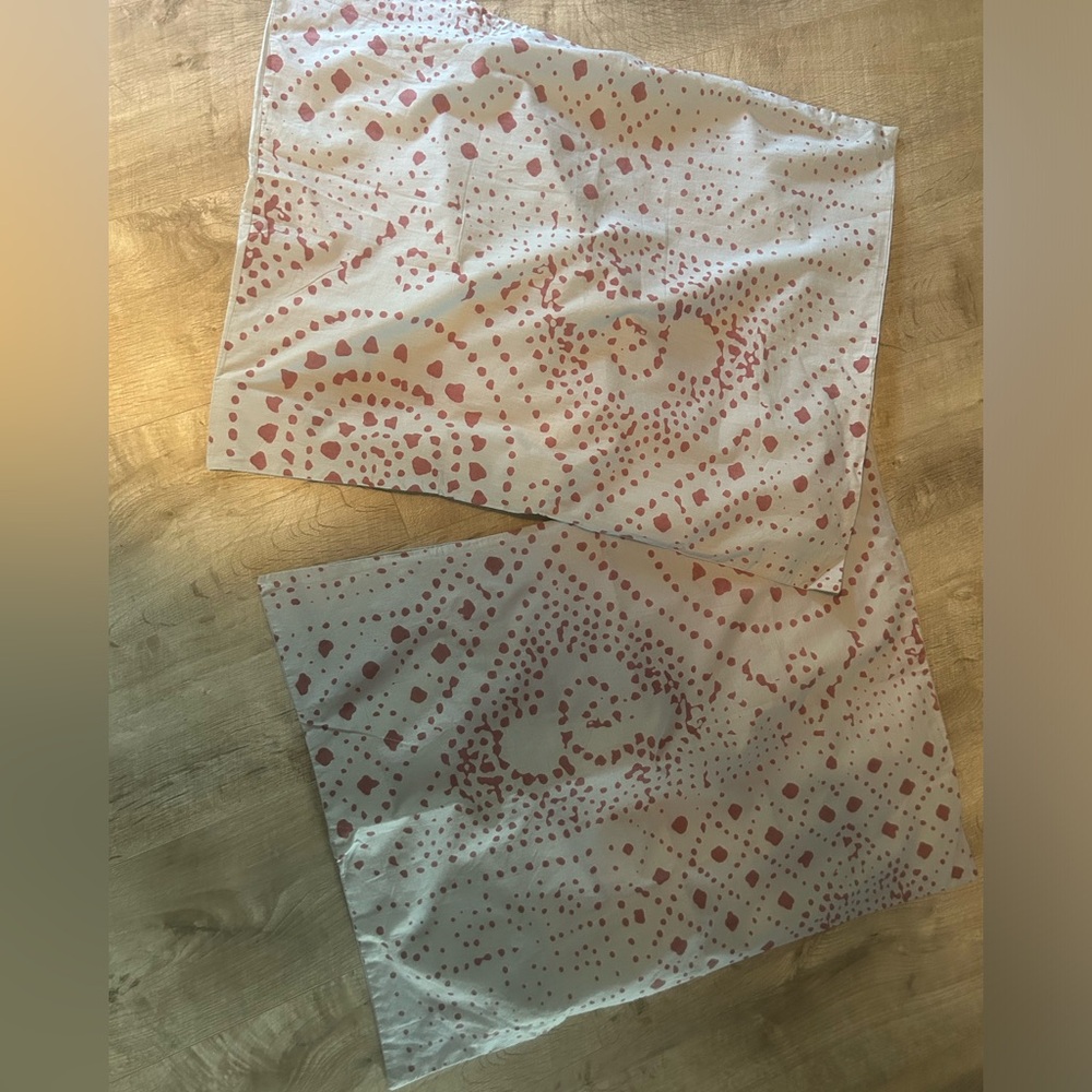 New without tags Urban Outfitters Home
Set of 2 Pillow shams Envelope back - Picture 1 of 7